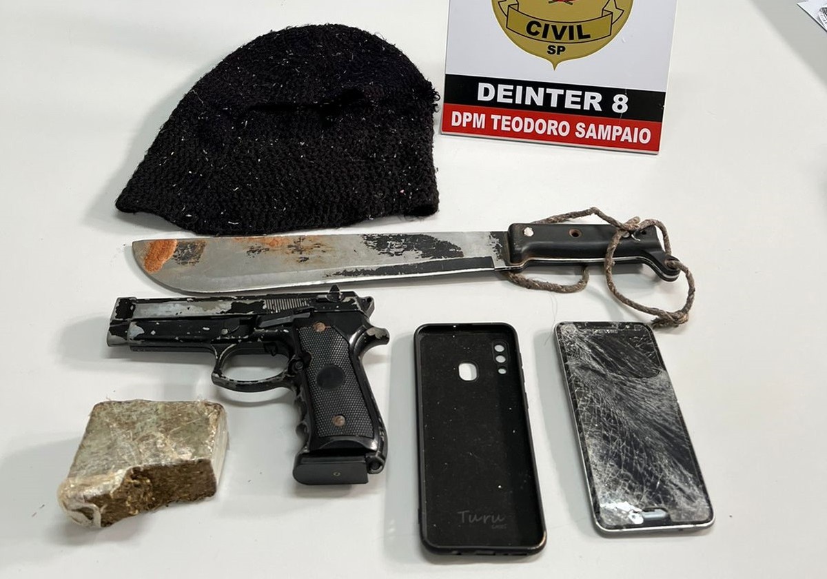 Suspeito de roubo a pescador foge durante mandado de busca e deixa para trás faca, maconha e simulacro de arma no distrito de Planalto do Sul, em Teodoro Sampaio
