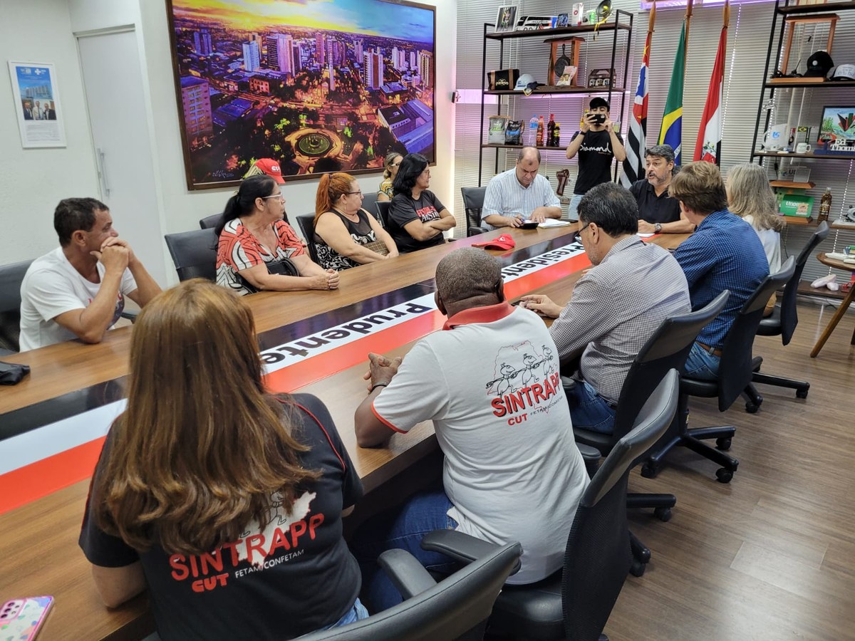 Em reunião com sindicalistas, Prefeitura alega que não tem condição financeira de atender reivindicações de servidores em greve