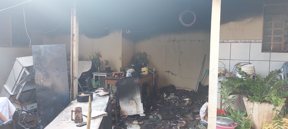 Justiça mantém prisão de suspeita de atear fogo em casa e matar irmão cadeirante, em Martinópolis