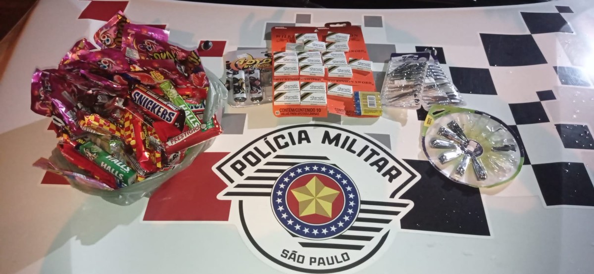 Homem é preso em flagrante após furtar mais de 30 pacotes de chocolates, doces e objetos de mercado em Adamantina