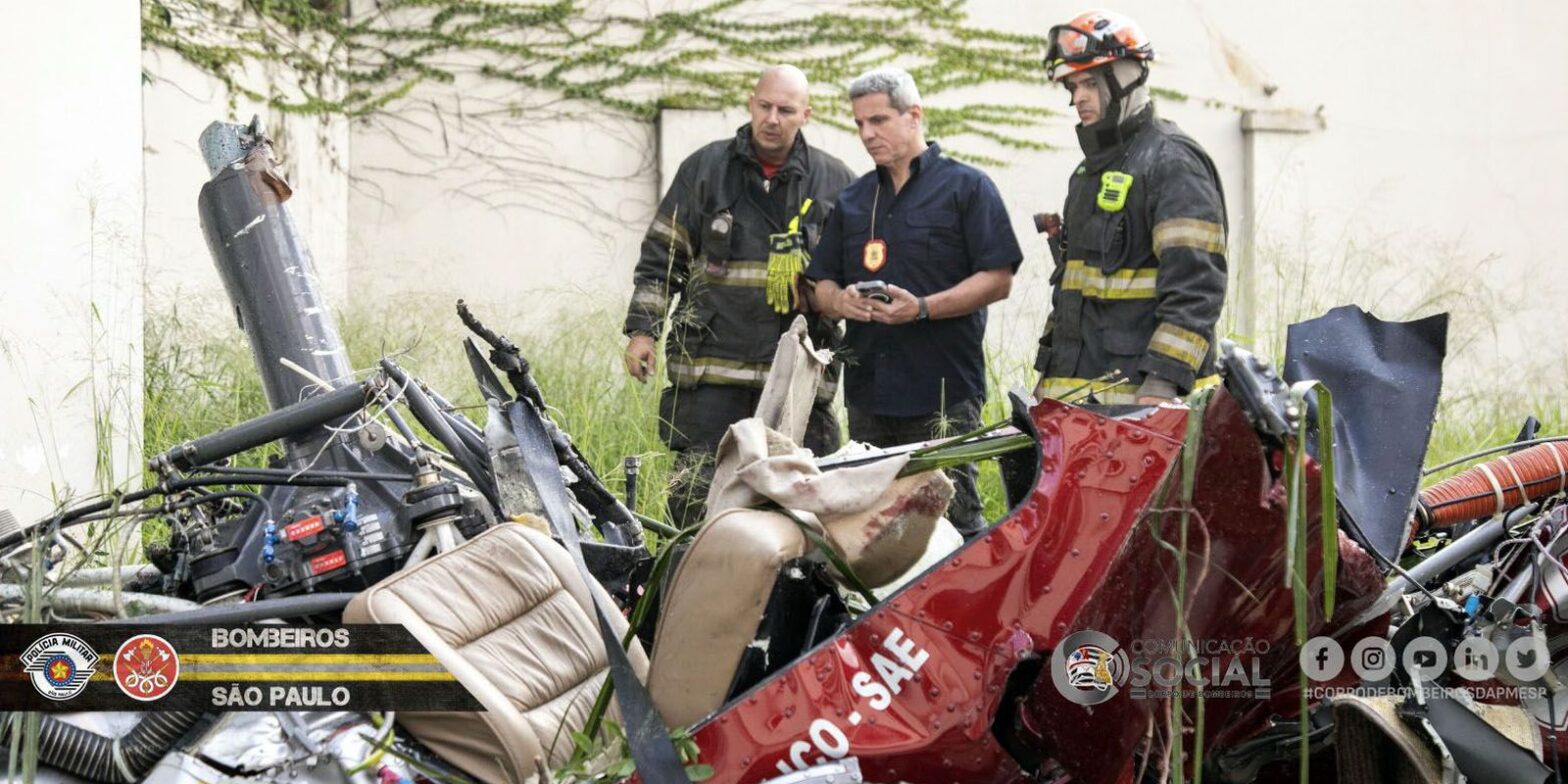 Helicóptero cai na região central de São Paulo e deixa quatro mortos