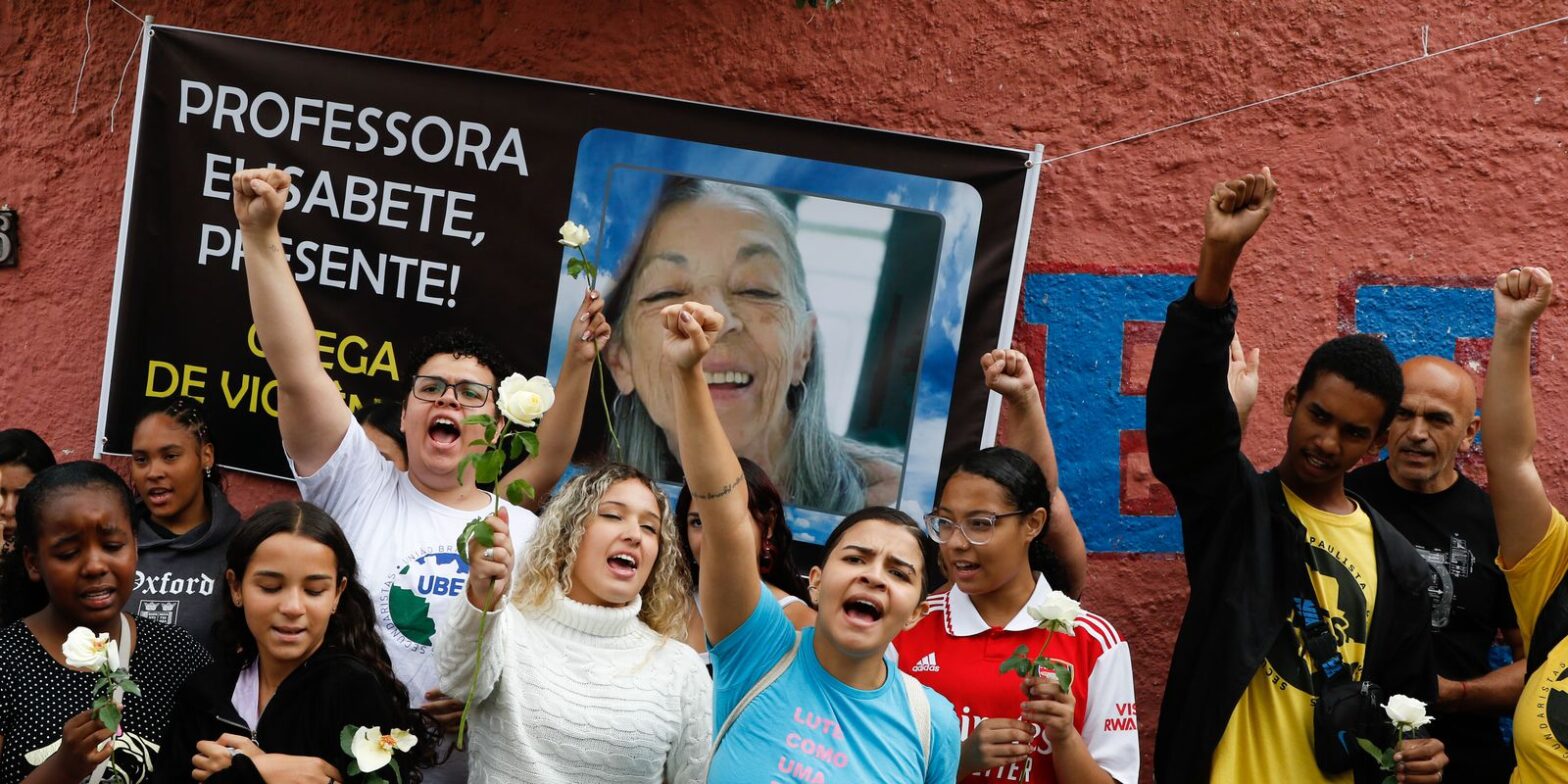 Vigília homenageia vítimas de ataque em escola de São Paulo