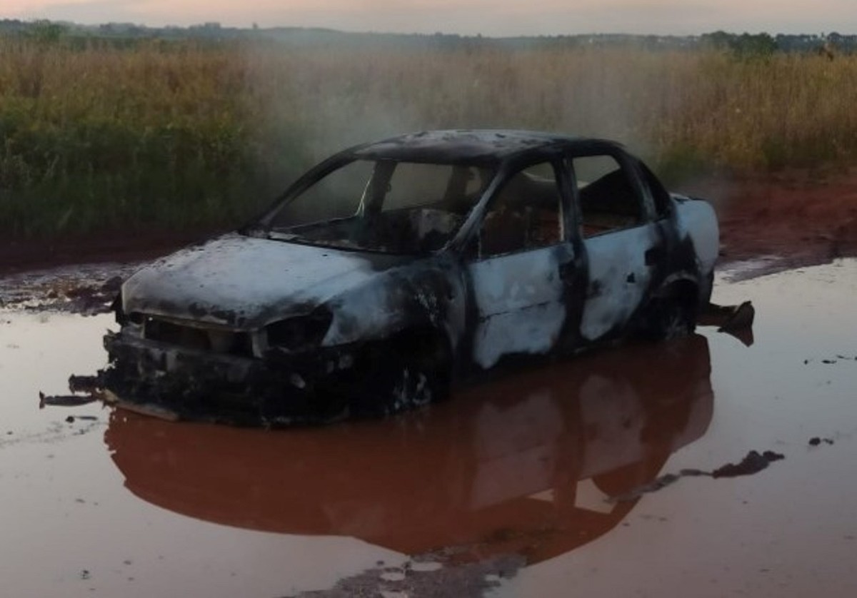 Corpo de mulher é encontrado carbonizado dentro de porta-malas de veículo em Regente Feijó