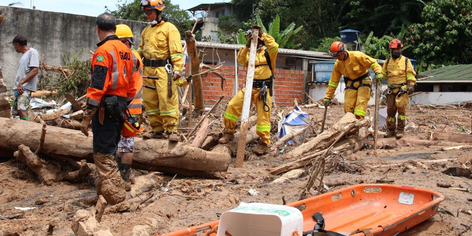 Busca por desaparecido é retomada nesta sexta-feira em São Sebastião