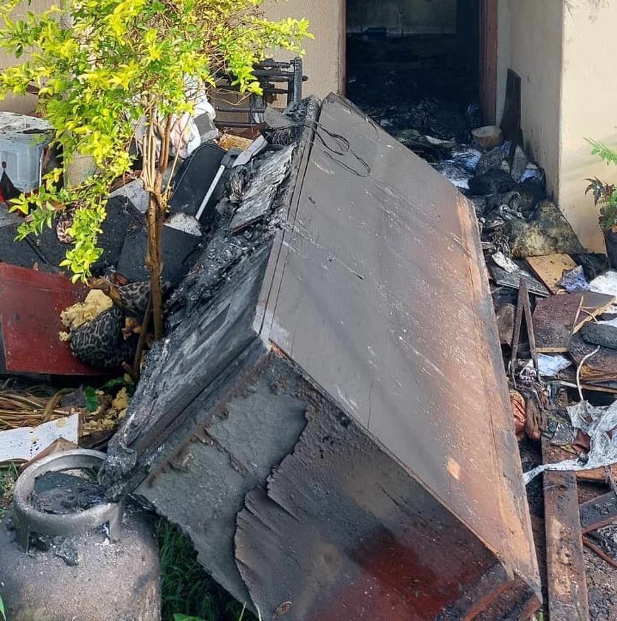 Cadeirante que teve 80% do corpo queimados em incêndio segue internado em estado grave no Hospital Regional