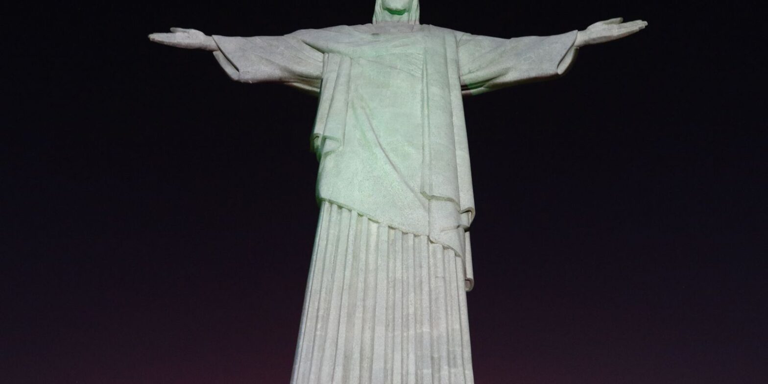 Cristo Redentor apaga luzes em campanha pela conservação da natureza