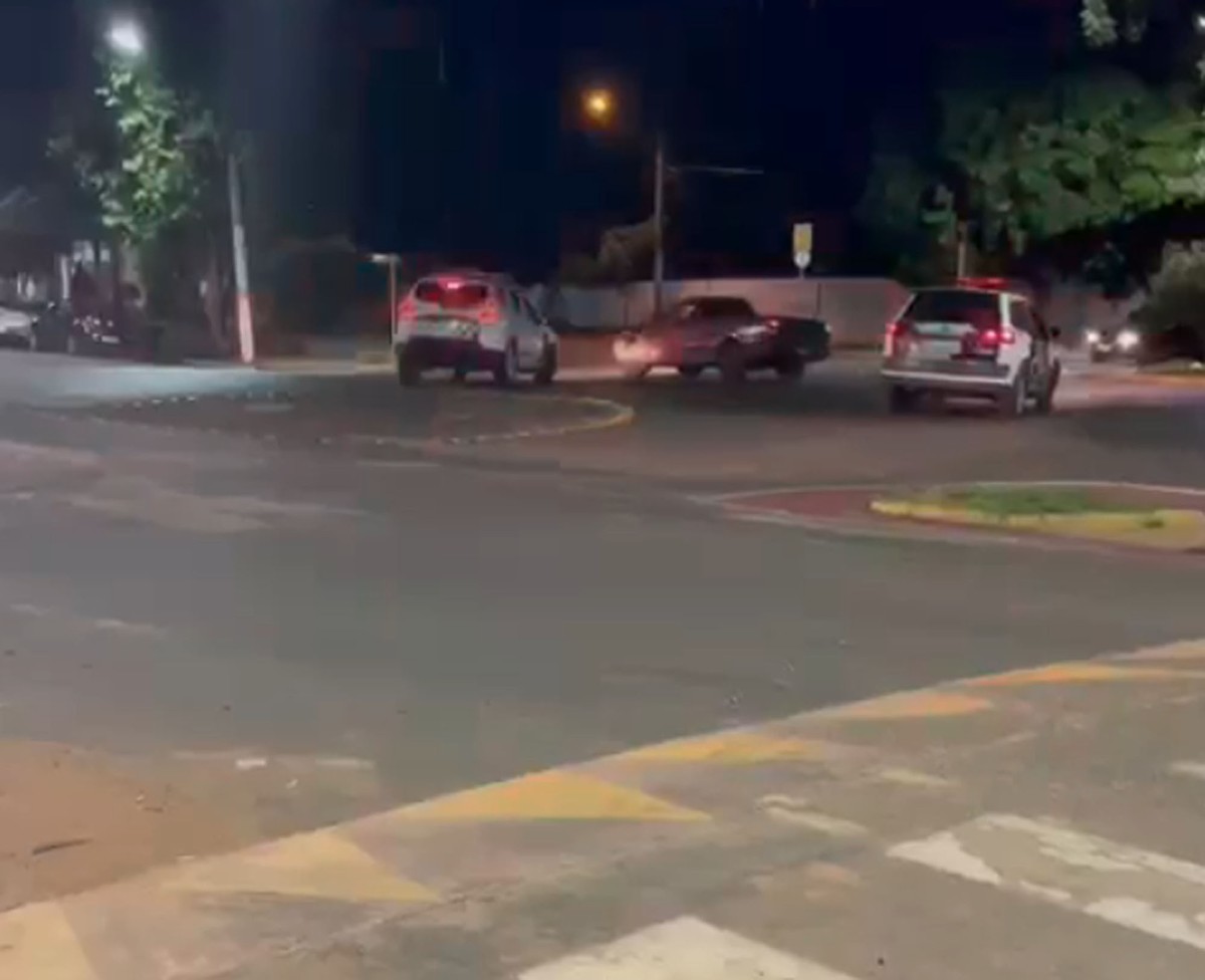 Em direção perigosa, motorista em alta velocidade desrespeita ordens de parada, mas acaba detido em Panorama