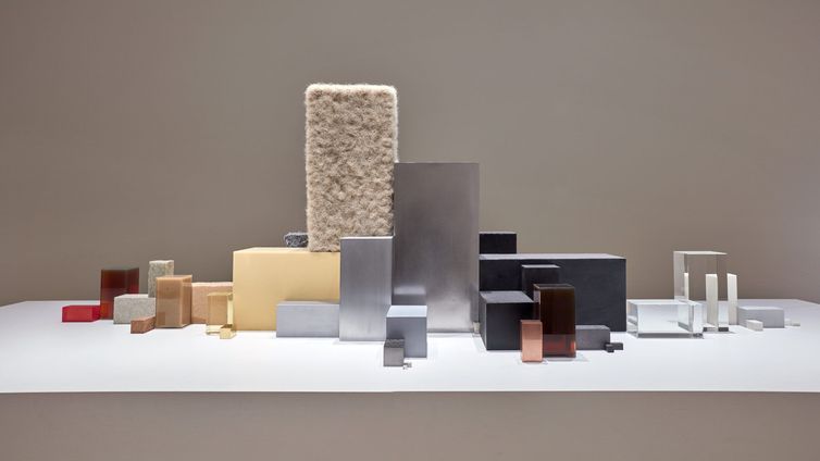 Rio de Janeiro (RJ) - Exposição Studio Drift: Vida em Coisas, no CCBB-RJ. -  DRIFT_Materialism_Volkswagon-Beetle_Coded-Nature-exhibition_Stedelijk-Museum_2018_RonaldSmits-scaled. Foto: DRIFT/Divulgação
