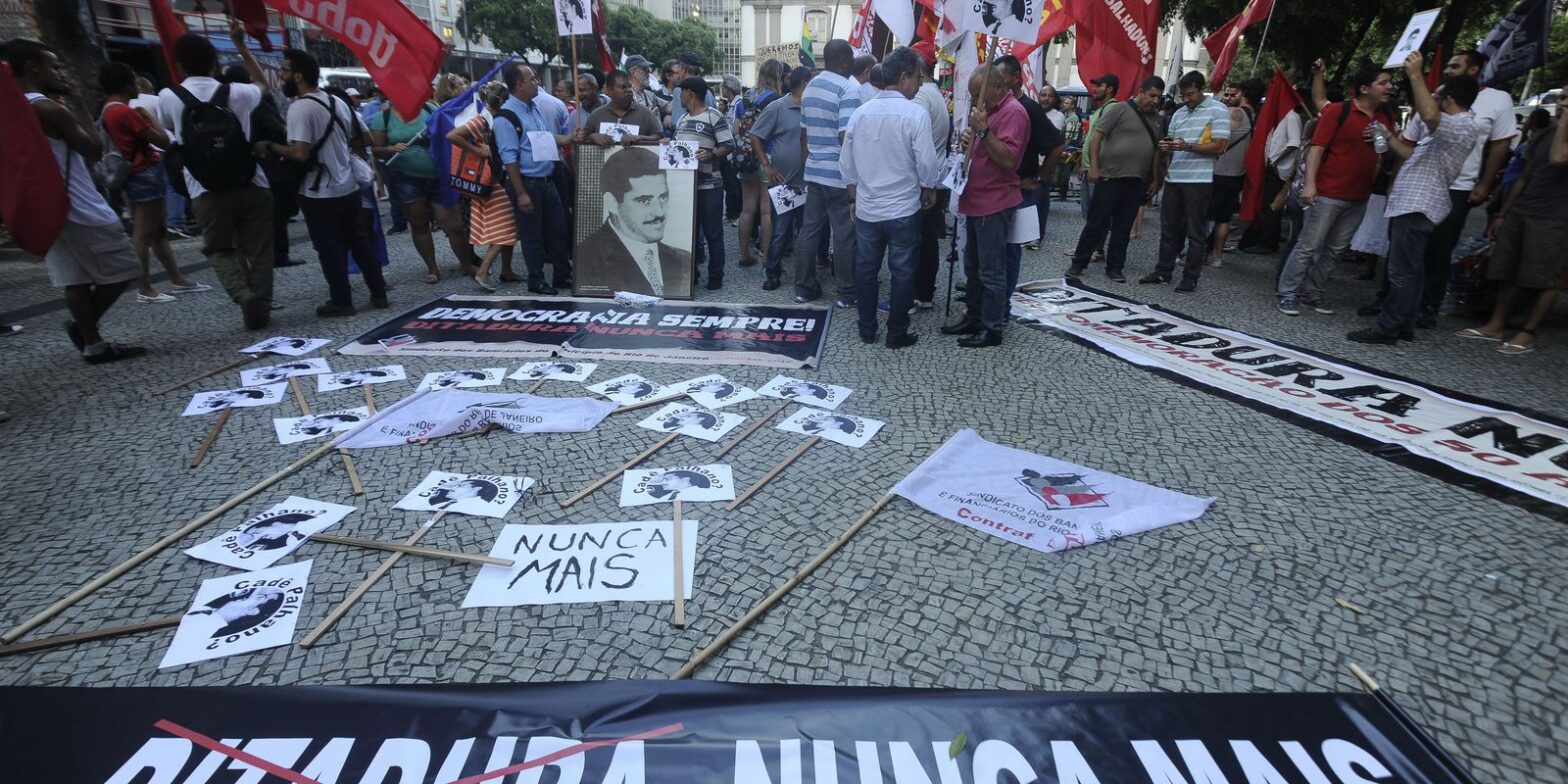 Historiadores explicam disputa de narrativas sobre ditadura militar