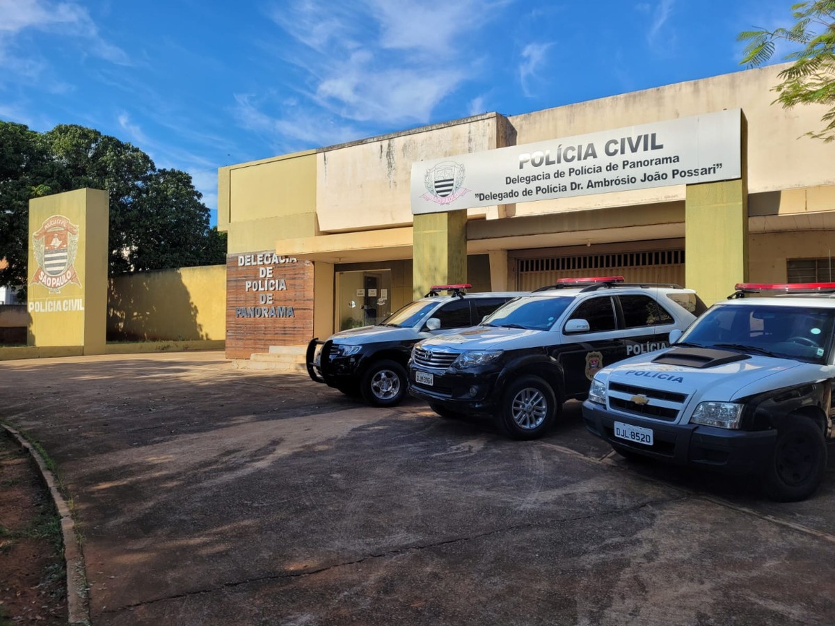 Homem é preso após entrar em construção e furtar latas de massa acrílica, em Panorama