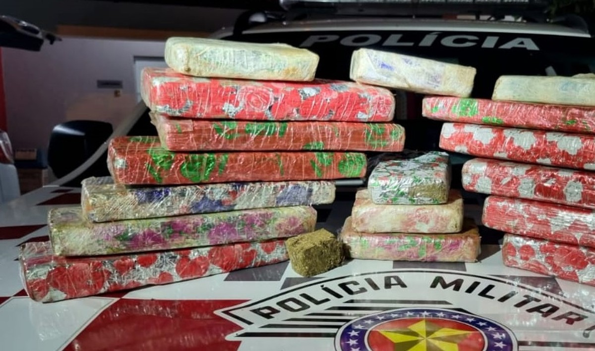 Homem tenta fugir da Polícia Militar e acaba preso por tráfico de droga com mais de 10 kg de maconha, em Flórida Paulista