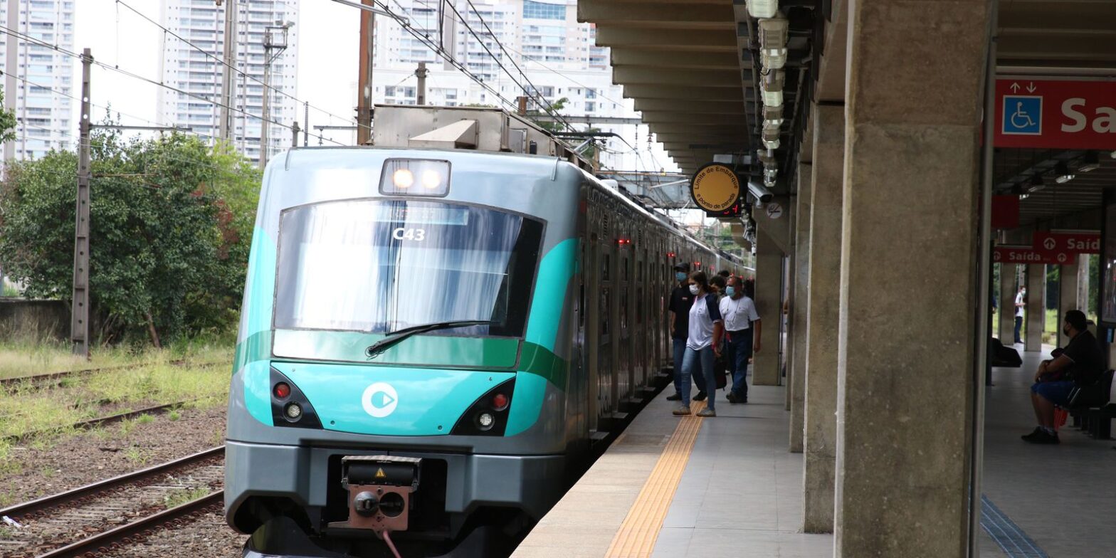 Parecer diz que linha 8 de trens de SP pede ações de segurança