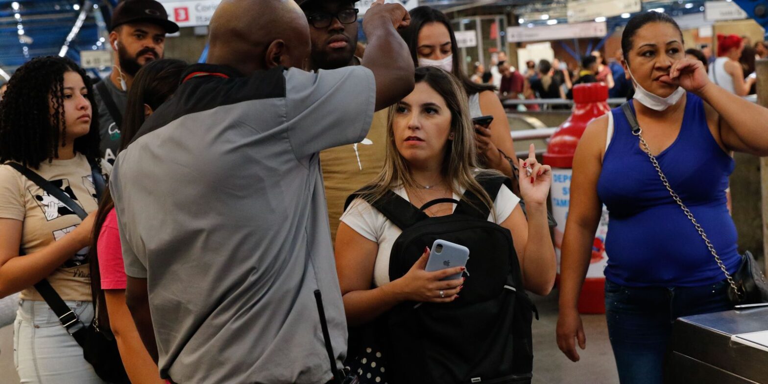 SP: metroviários fazem nova assembleia; linhas funcionam parcialmente