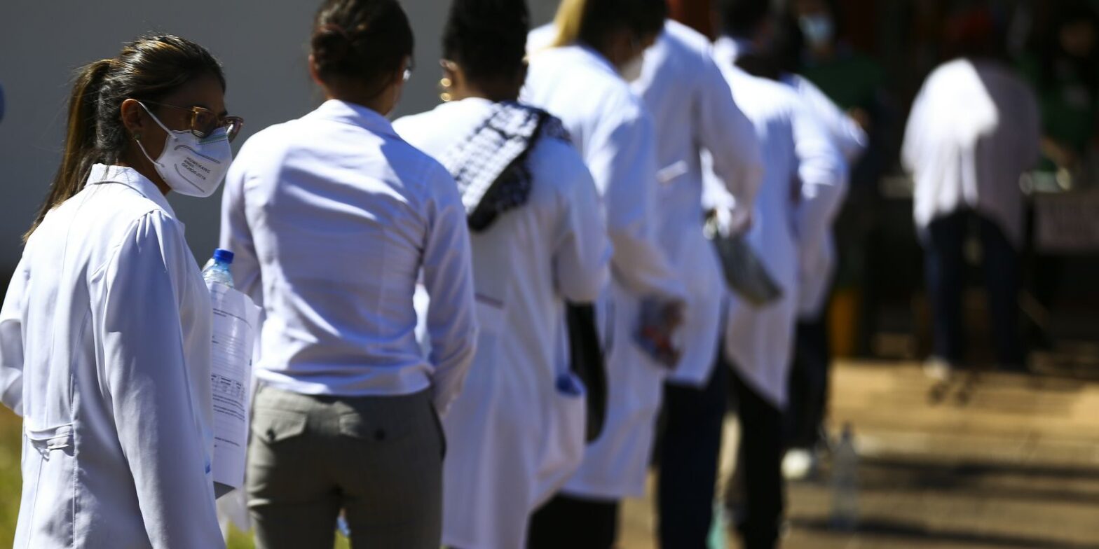 Saúde amplia para seis mil número de vagas do Mais Médicos