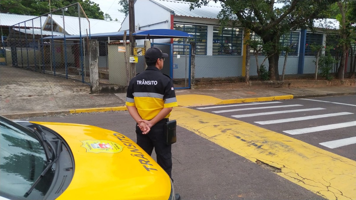 Polícia Militar e agentes de trânsito reforçam medidas de segurança em escolas de Presidente Prudente