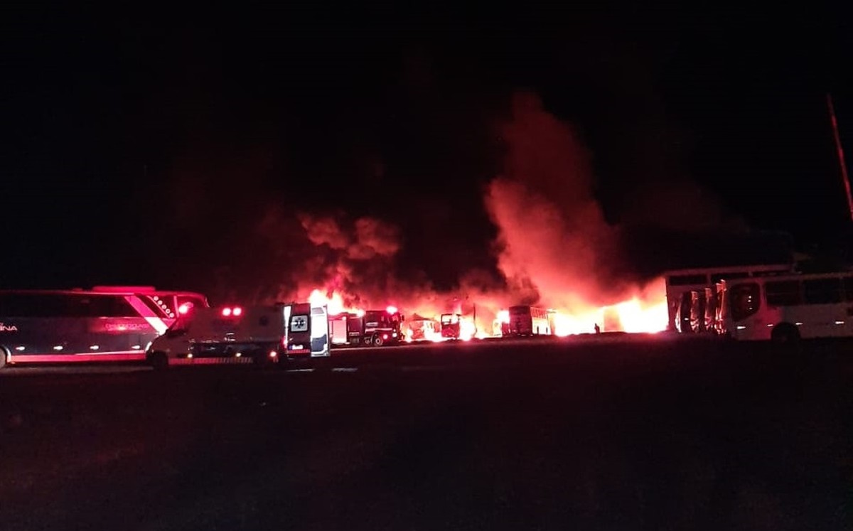 Incêndio atinge garagem de empresa de ônibus em Dracena