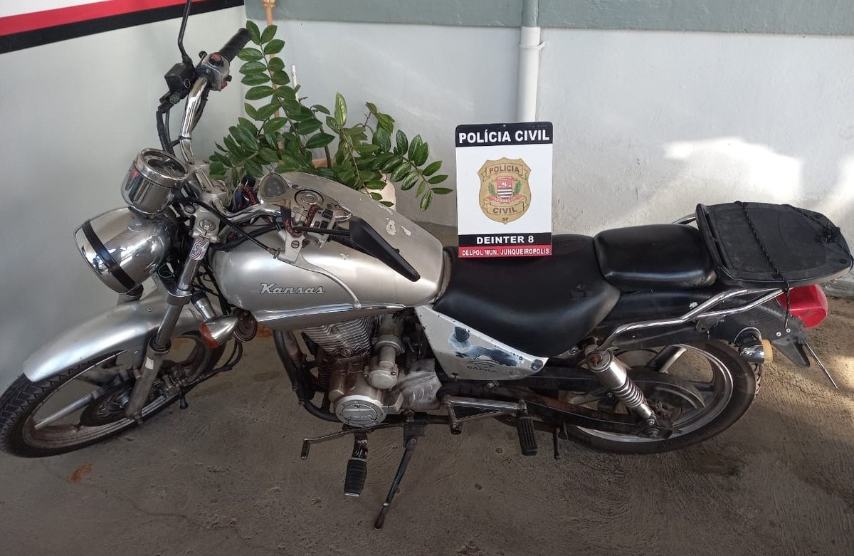 Motocicleta furtada em frente à casa do proprietário durante a madrugada é recuperada, em Junqueirópolis