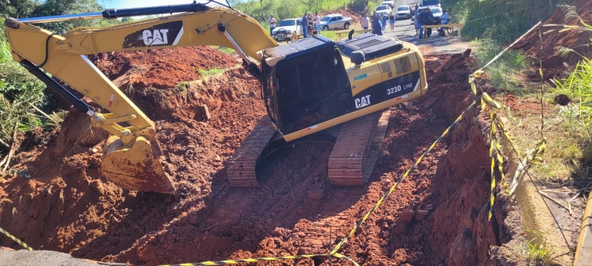 Após três dias de obras, ponte que liga Ribeirão dos Índios e Santo Anastácio continua interditada
