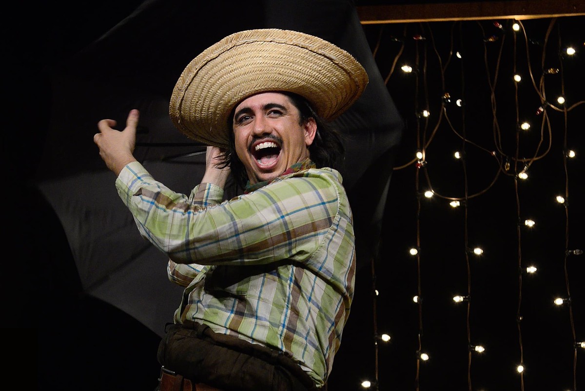Peça teatral conta história de vida e obra de Amácio Mazzaropi, em Presidente Prudente