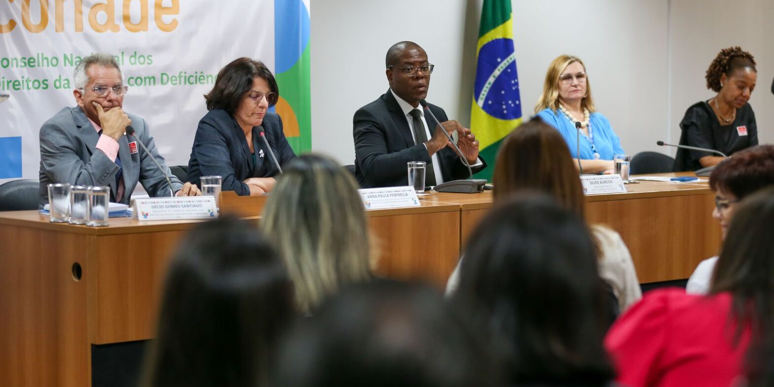 Conselho dos Direitos da Pessoa com Deficiência empossa membros