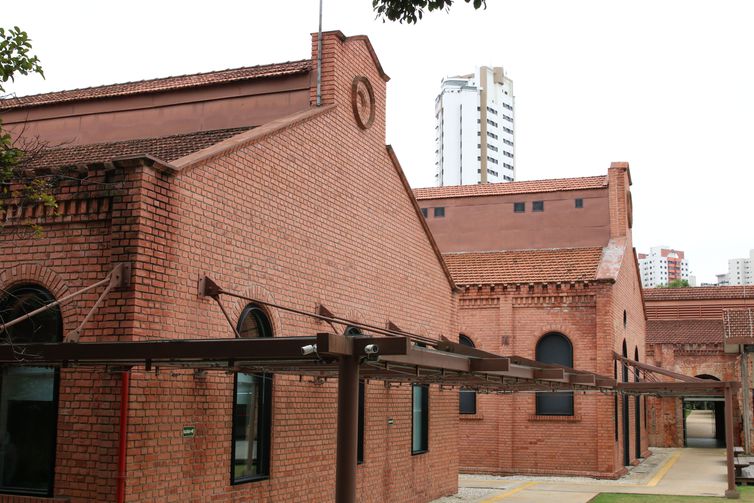 Fachada da Cinemateca Brasileira, instituição responsável pela preservação da produção audiovisual brasileira, na Vila Clementino.