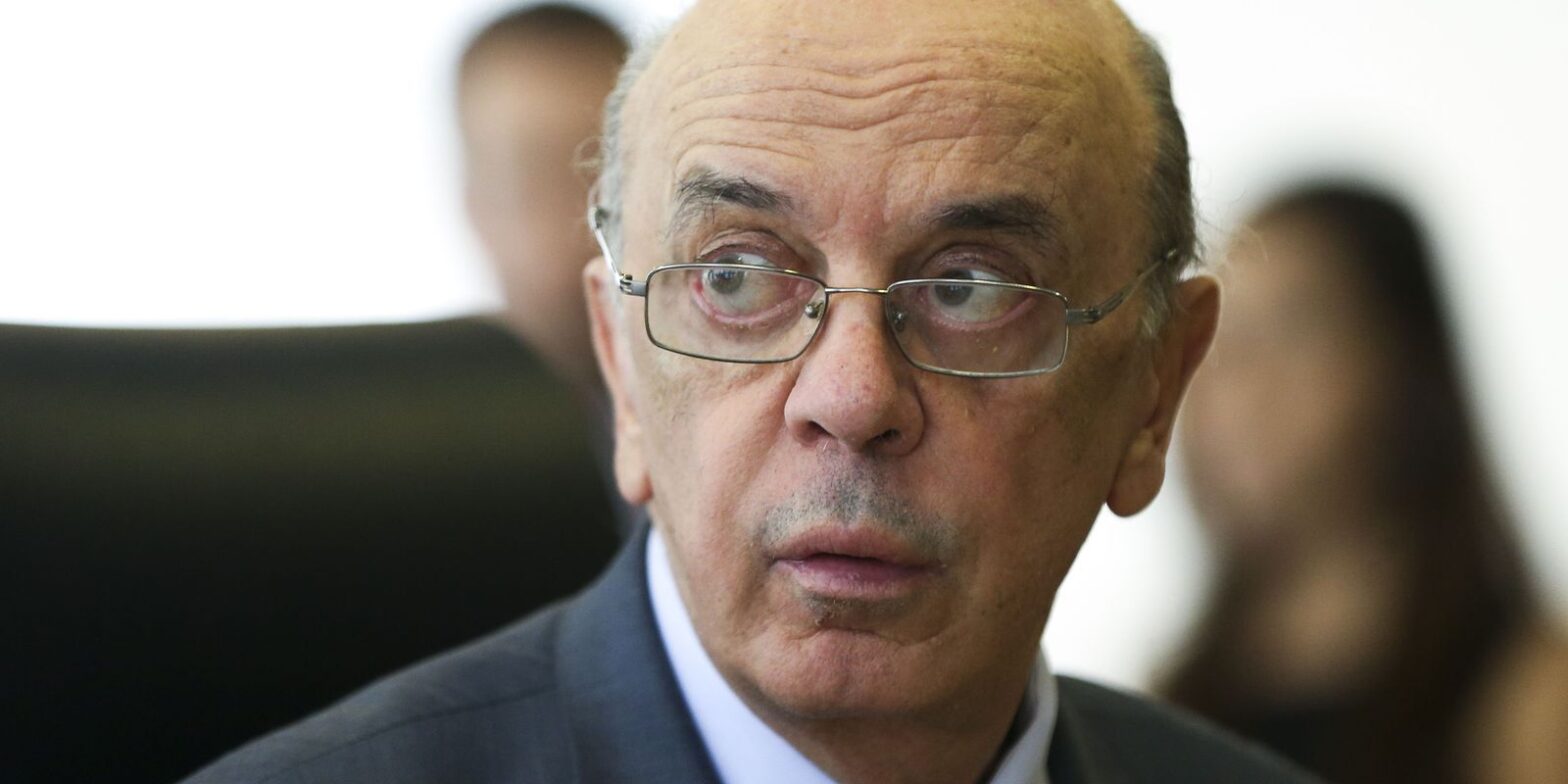 José Serra é internado em SP para realizar cirurgia na coluna