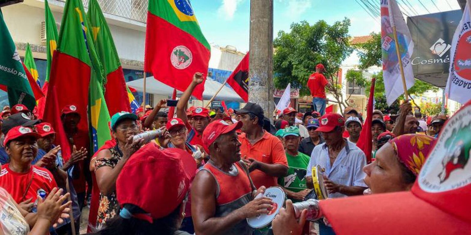 MST e movimentos sociais ocupam sede do Incra em Alagoas