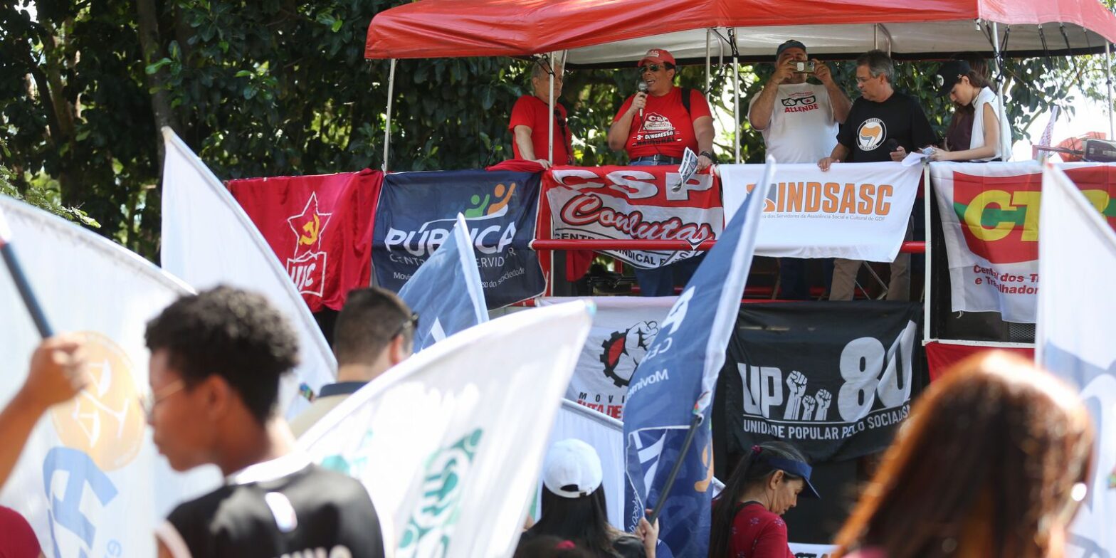 No DF, ato político-cultural marca Dia dos Trabalhadores