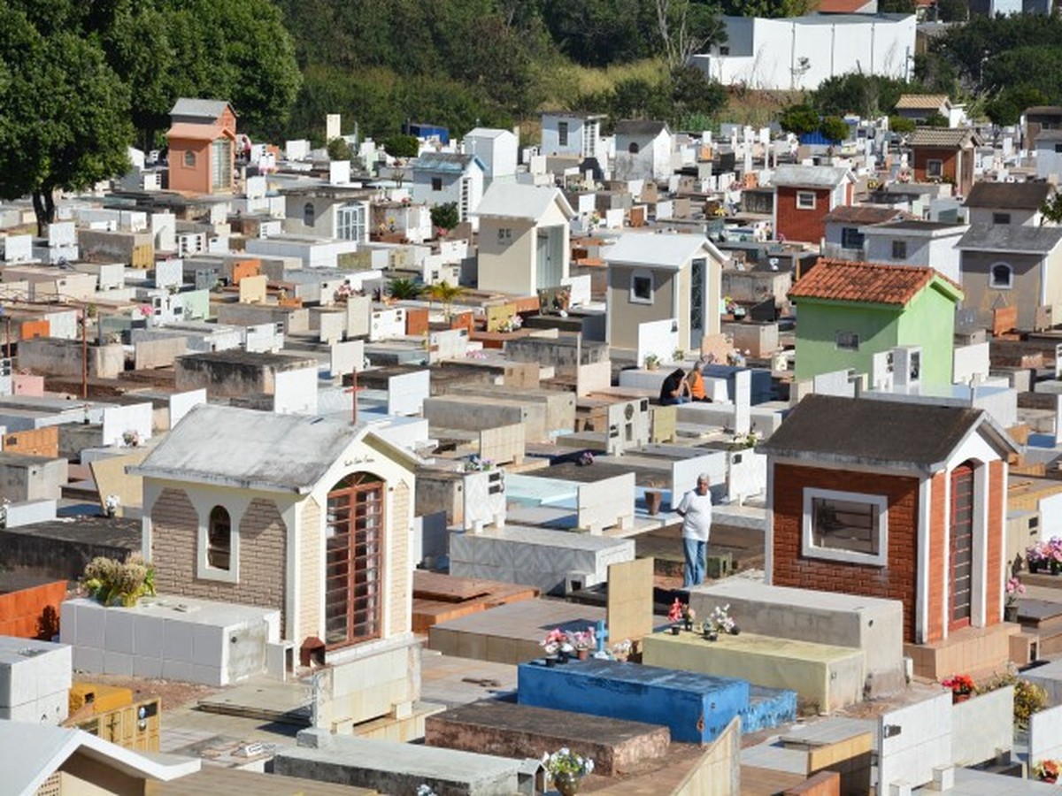 Antes do Dia das Mães, obras e reformas em sepulturas de cemitérios em Presidente Prudente podem ser feitas até dia 10 de maio