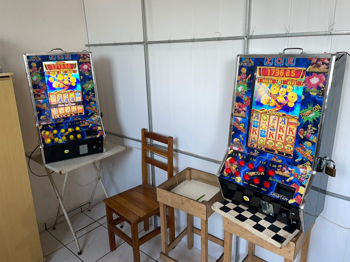Operação policial apreende máquinas caça-níqueis e de jogo do bicho, em Lucélia