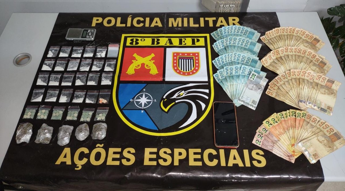 Jovem de 18 anos foge ao ver viatura policial e acaba preso com porções de maconha, cocaína e ecstasy, em Presidente Prudente