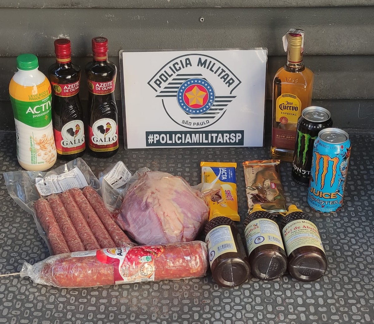 Idoso é preso por furtar tequila, carnes, mel e chocolate de supermercado, em Osvaldo Cruz