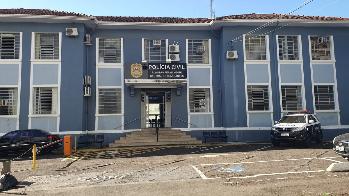 Homem é preso por tráfico de drogas após fugir de polícia na Avenida Juscelino Kubitschek de Oliveira, em Presidente Prudente