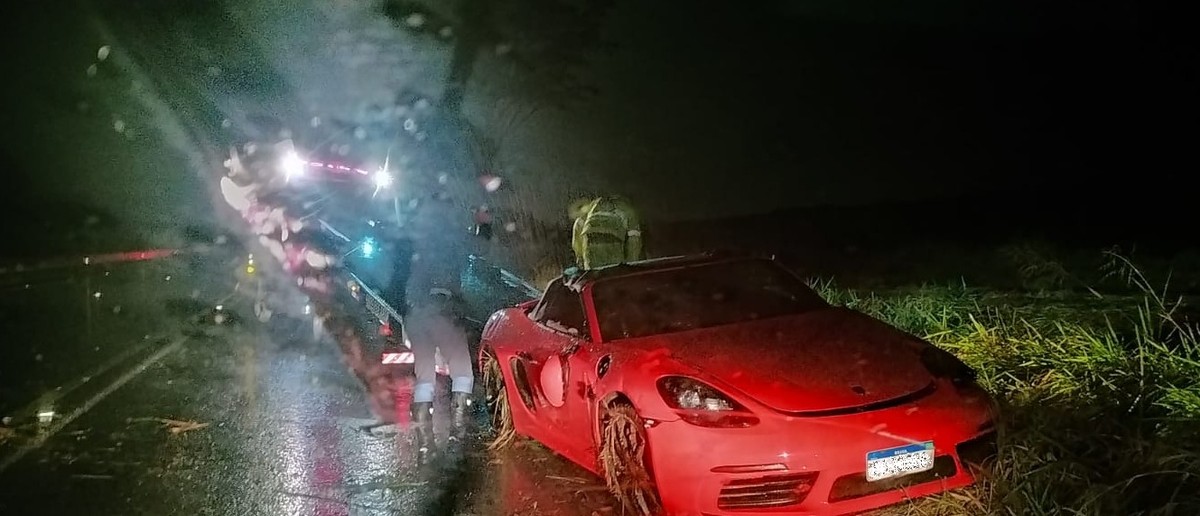 Carro avaliado em mais de R$ 500 mil é encontrado abandonado na Rodovia Assis Chateaubriand, em Presidente Prudente