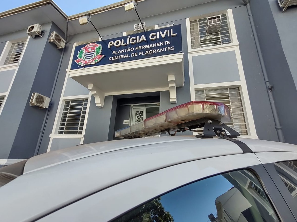 Bando de ‘batedores de carteira’ rende e assalta idoso em plena luz do dia na Praça Nove de Julho, em Presidente Prudente