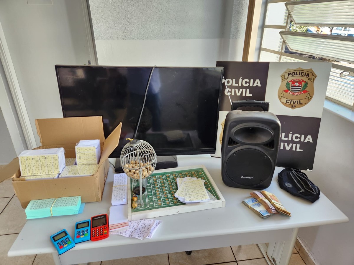 Bingo clandestino é desarticulado e Polícia Civil apreende objetos do jogo, além de R$ 4,8 mil escondidos embaixo da cama de investigado, em Presidente Prudente