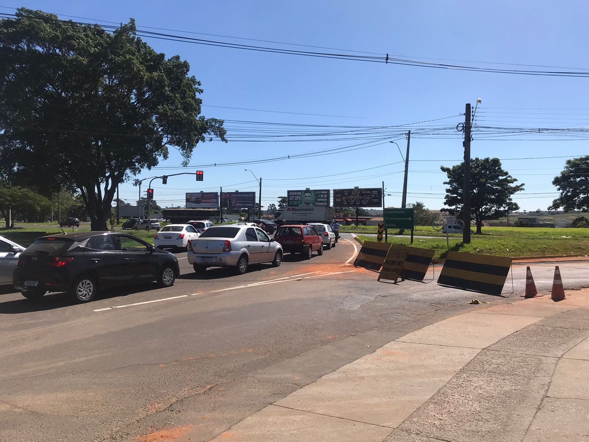 Trecho da Avenida Juscelino Kubitschek de Oliveira será interditado para construção de adutora nesta terça-feira; veja rota alternativa