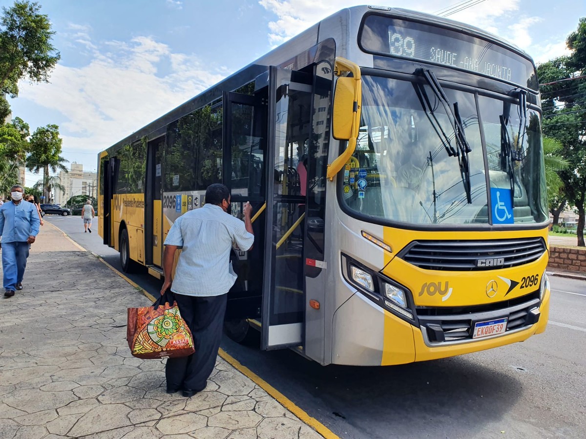 Vereadores protocolam pedido de criação de CPI para investigar situação do transporte coletivo urbano em Presidente Prudente