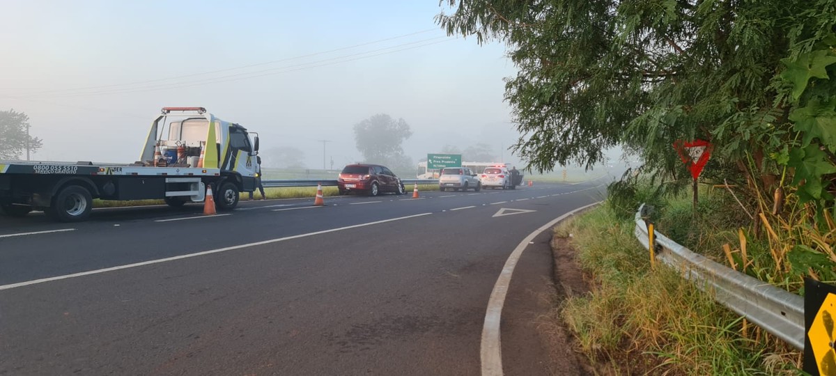 Ônibus de linha intermunicipal com 15 passageiros e carro colidem na Rodovia Assis Chateaubriand, em Tarabai