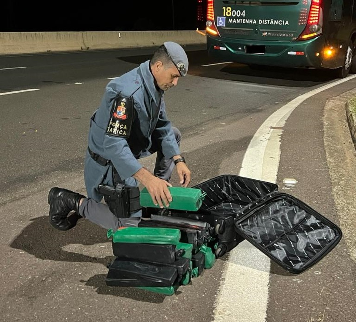 Após vistoria em ônibus interestadual, passageira é presa com 29 tabletes de maconha em Presidente Venceslau
