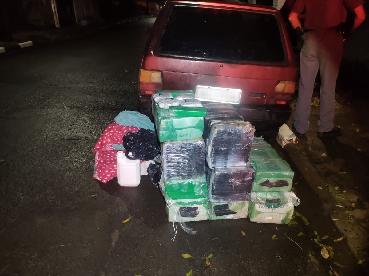 Enquanto dirigia carro, adolescente de 16 anos é apreendido com 214 kg de maconha em Álvares Machado