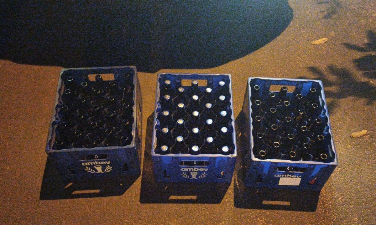 Ladrão é interceptado em flagrante ao tentar furtar três engradados de cerveja de bar em Panorama
