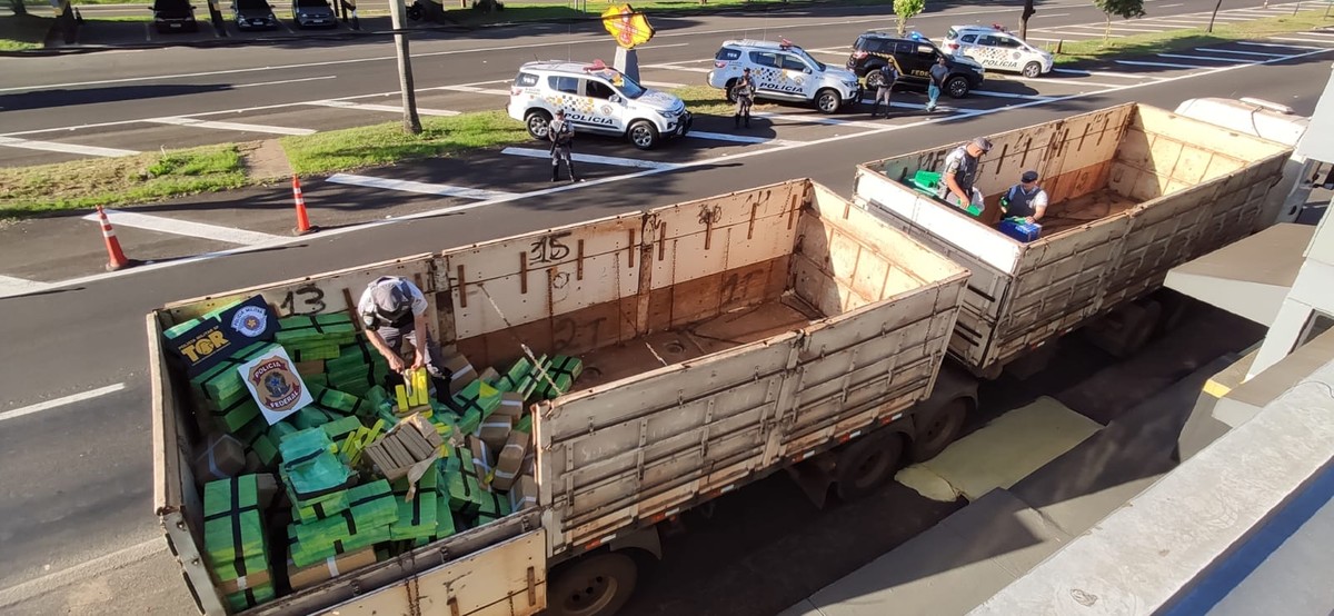 Caminhoneiro é preso com quase 6 mil quilos de maconha escondidos em compartimento de carga