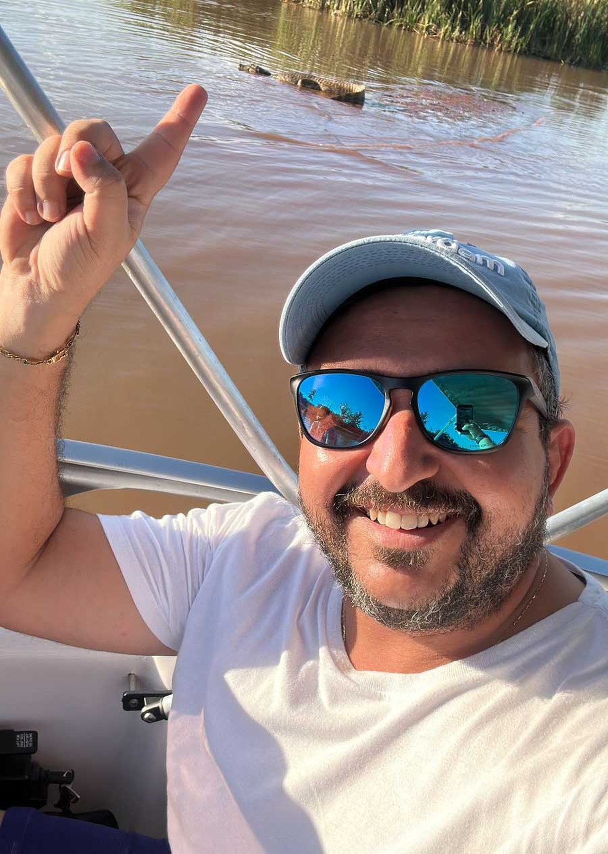 Turista se depara com jacaré de mais de 2 metros durante passeio de lancha no Balneário da Amizade: ‘Fiquei impressionado’