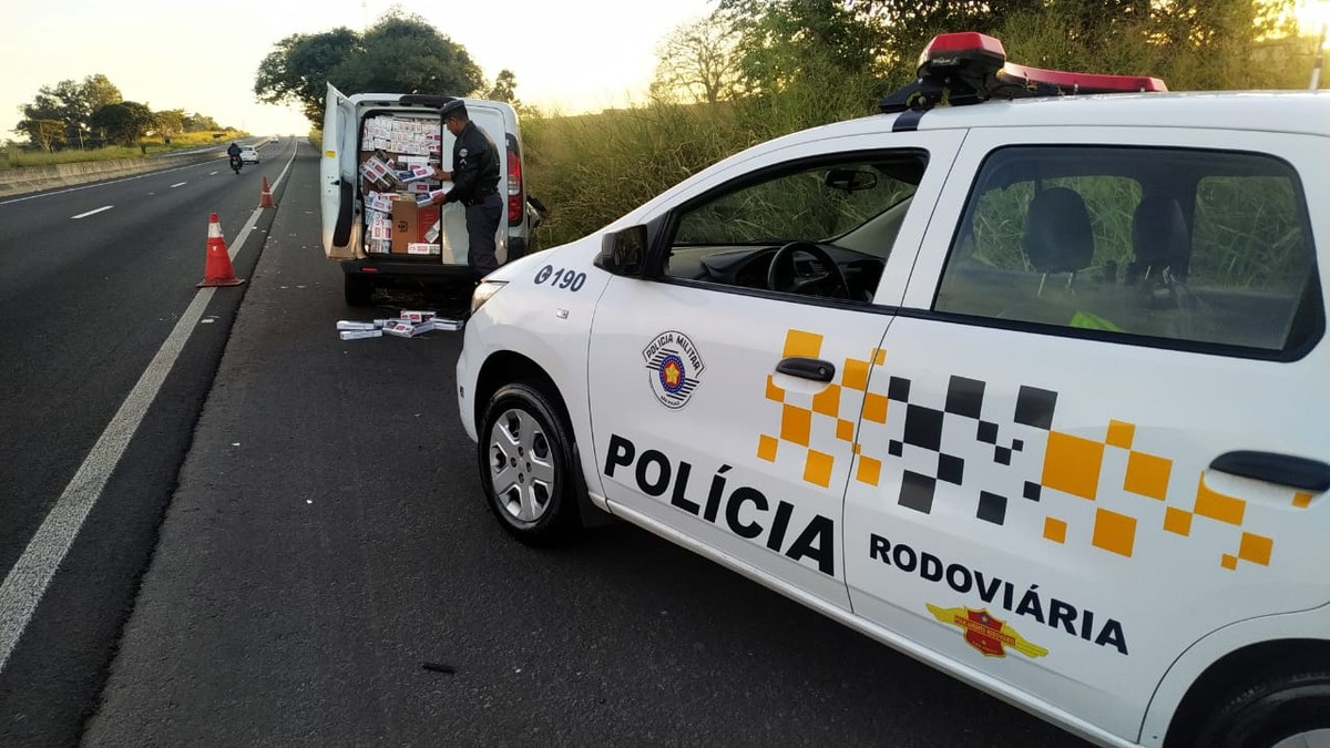 20 mil maços de cigarro e carro com queixa de estelionato são apreendidos após acidente de trânsito, em Presidente Prudente