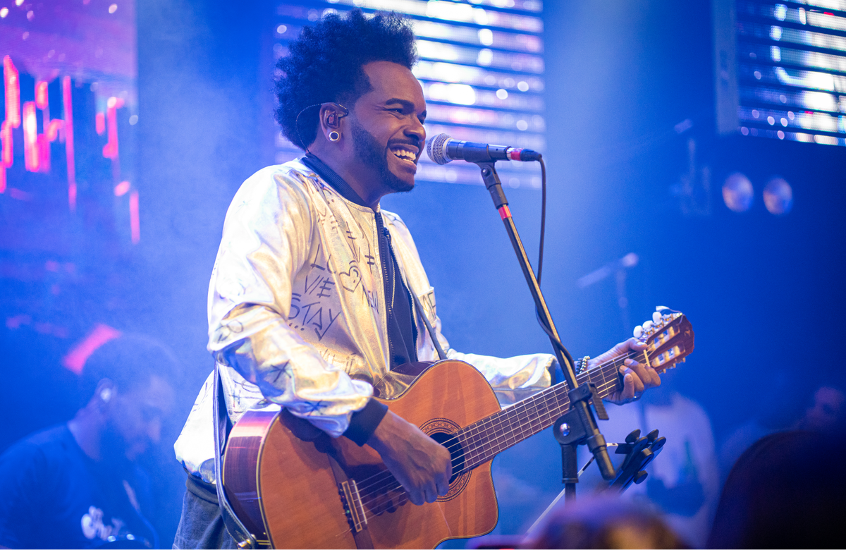 Com swing do samba-rock, cantor Tibless apresenta músicas inéditas em show neste sábado, em Presidente Prudente