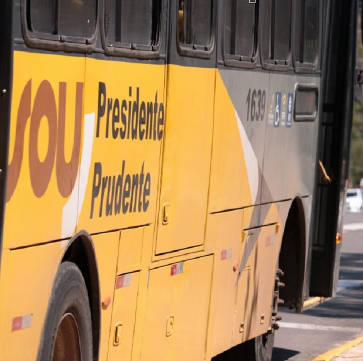 Homens invadem ônibus da SOU Prudente e roubam motorista no Residencial Cremonezi