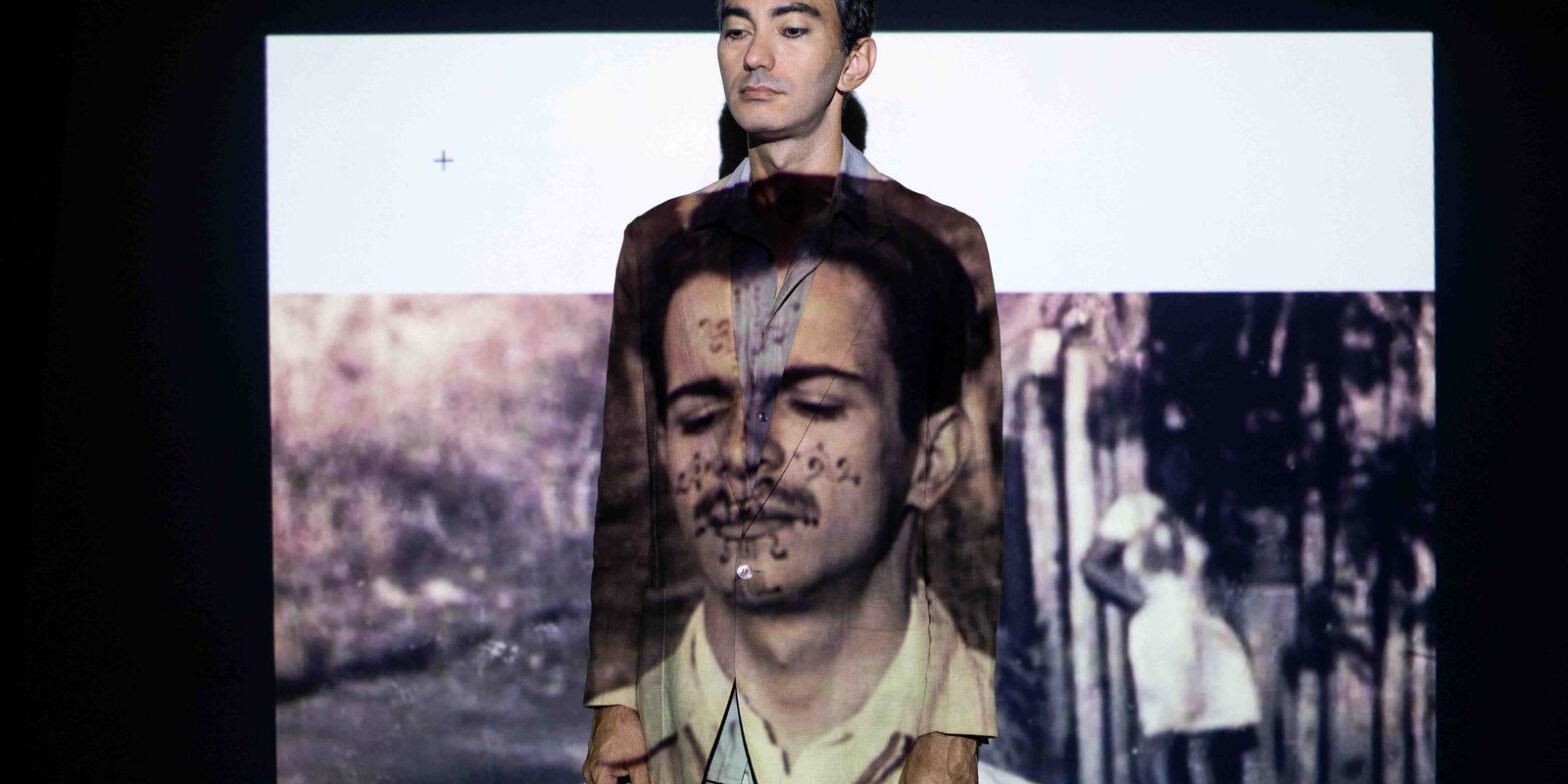 Na Casa Laura Alvim, espetáculo conta trajetória de Darcy Ribeiro