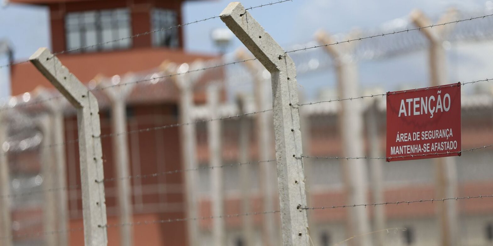 RJ transfere mais sete presos para presídio federal