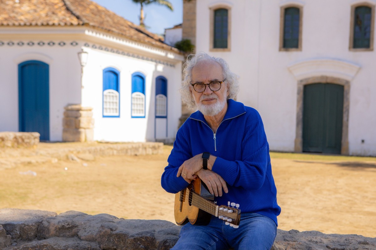 Renato Teixeira relembra sucessos que marcaram época em show de abertura do Festival Florestar, em Presidente Prudente